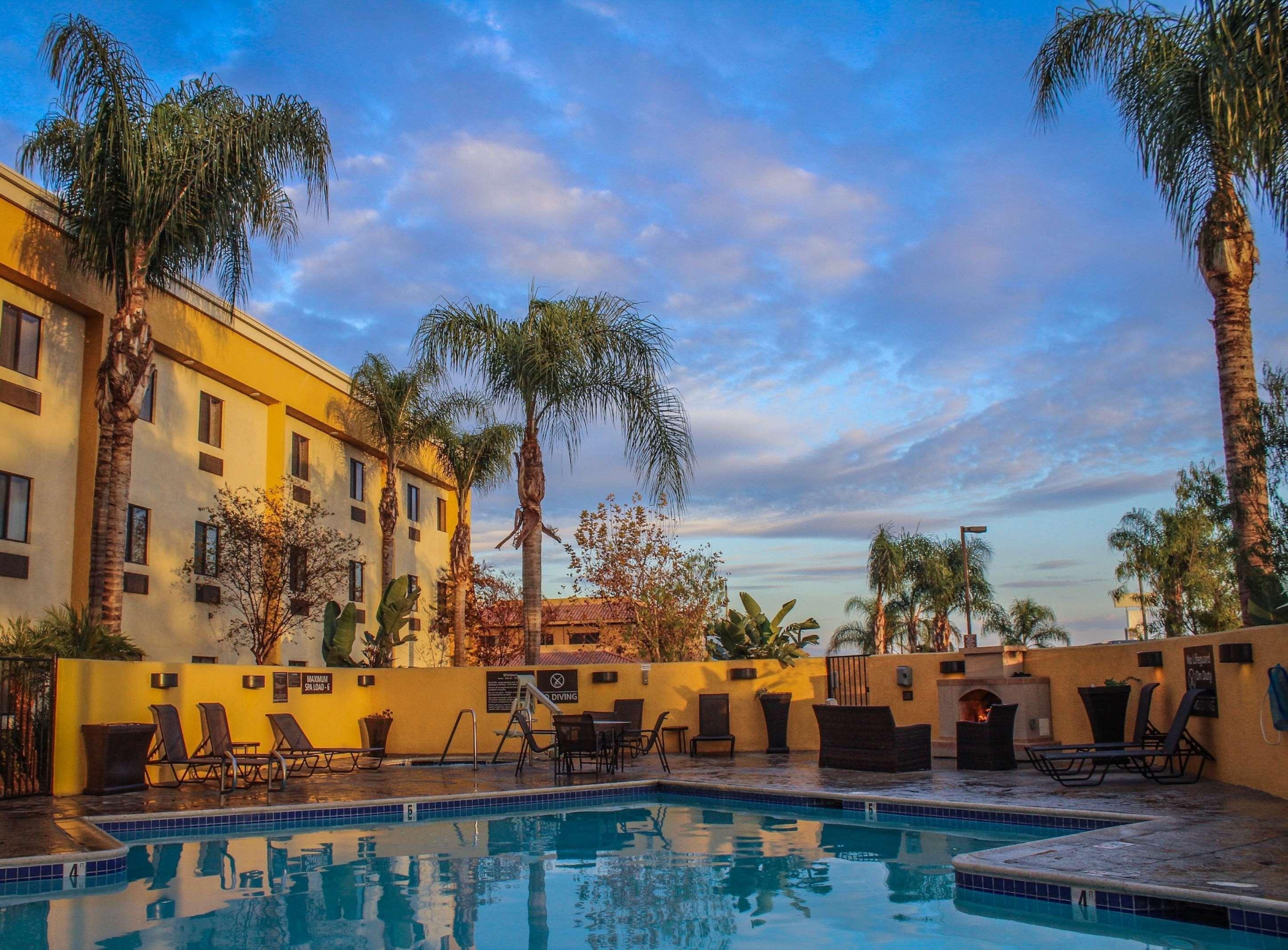 Best Western Plus Arrowhead Hotel Colton Buitenkant foto