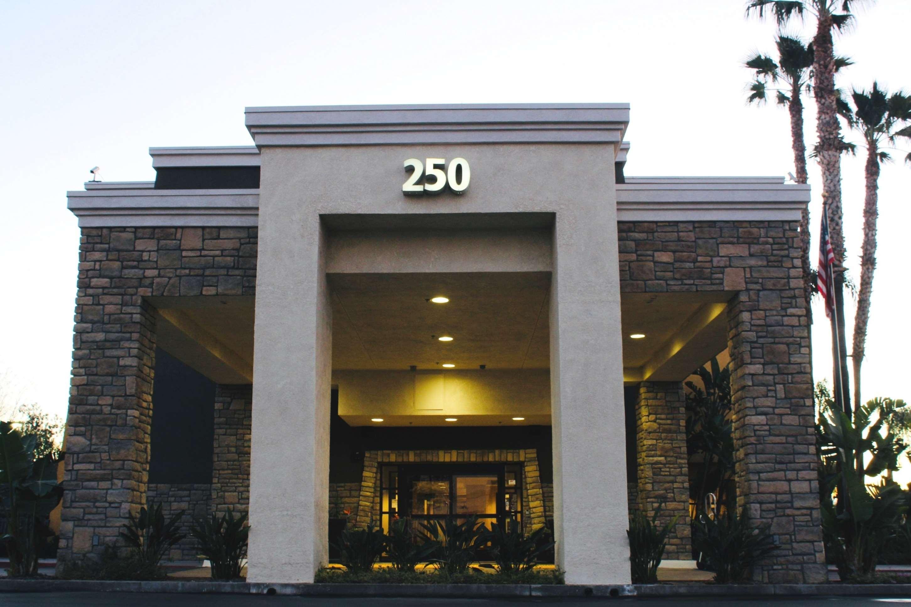 Best Western Plus Arrowhead Hotel Colton Buitenkant foto